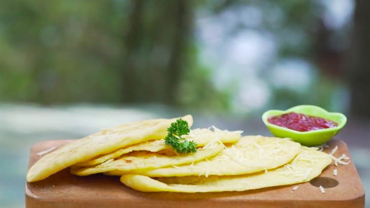 Bunda dan Ayah hobi santai bareng sambil ngopi atau ngeteh? Coba bikin camilan cheese pan bread ini yuk, pas banget jadi teman santai.
