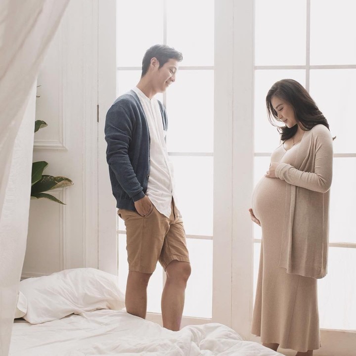 <p>Setuju ya, Bun? Menjelang proses kelahiran, Putri Titian semakin terlihat mempesona. Semoga lancar proses kelahirannya Bunda Tian. (Foto: Instagram @putrititian)</p>