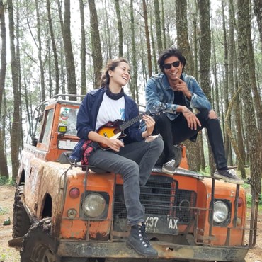 Marshall Sastra & Chrissie Vanessa Jelajahi Alam Bandung