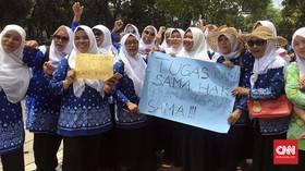 Kisah Ooy, Guru PAUD Karawang Digaji Rp300 Ribu Per Bulan