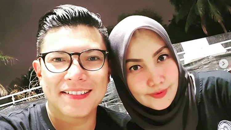 Meski disibukkan dengan aktivitas sebagai jurnalis, Alfito Deannova punya cara sendiri menunjukkan cintanya pada sang istri.