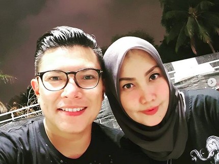 Kemesraan Alfito Deannova dan Istri, Sederhana Tapi Manis