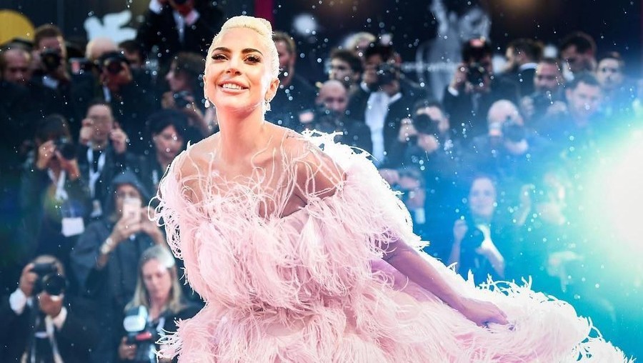Lady Gaga jadi penyebab kandasnya hubungan Bradley Cooper dan Irina Shayk.