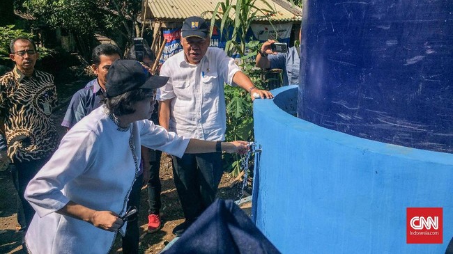 Menkeu Sri Mulyani bercanda soal rambut putih Menteri PUPR Basuki Hadimuljono dan acara Kementerian PUPR yang tidak pernah diadakan di hotel seperti lainnya. 