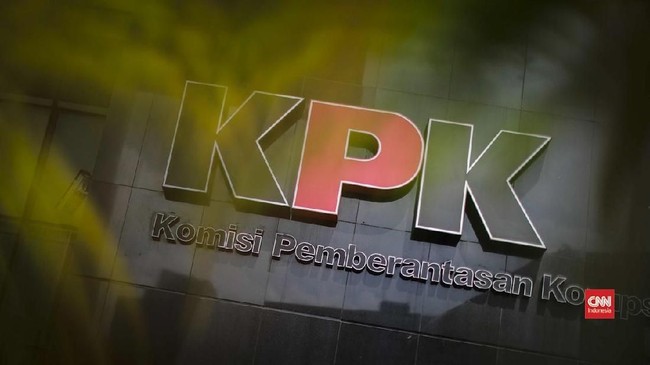Tersangka Cipto Wiyono diduga memerintahkan untuk mengumpulkan uang sejumlah Rp900 juta dari rekanan pemborong di Dinas PUPR Kota Malang.