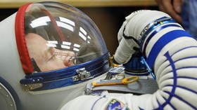FOTO: Detik-detik Tiga Astronaut ISS Mendarat di Kazakstan