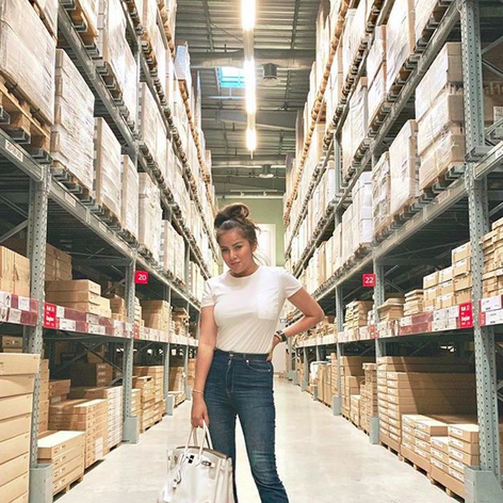 <p>Olla Ramlan rupanya berhasil menurunkan berat badannya hingga 12 kg, dalam waktu dua minggu setelah melahirkan anak ketiganya. Nah, kalau Bunda tertarik mencoba tips yang mana nih? (Foto: Instagram @ollaramlanaufar)</p>