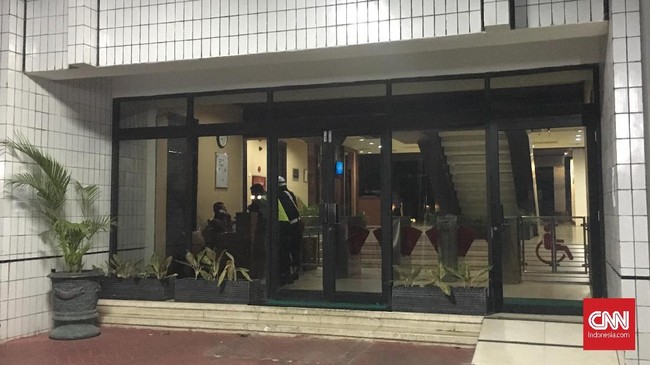 Kemenag tetap menggelar peringatan Isra Mikraj ditengah wabah corona. Acara hanya dipindahkan dari Istana ke Aula Kemenag tanpa dihadiri Jokowi.