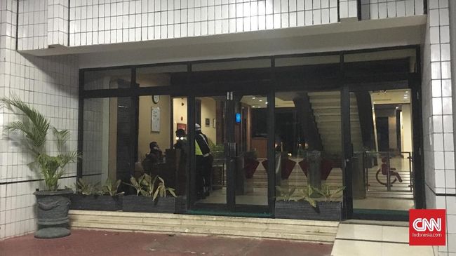 Gedung Kemenag Dijaga Ketat Usai Ruangan Lukman Disegel KPK Petugas pengamanan gedung Kemenag melarang pewarta memasuki gedung dan mengabadikan ruang kerja Menag Lukman Hakim yang disegel KPK petang tadi.