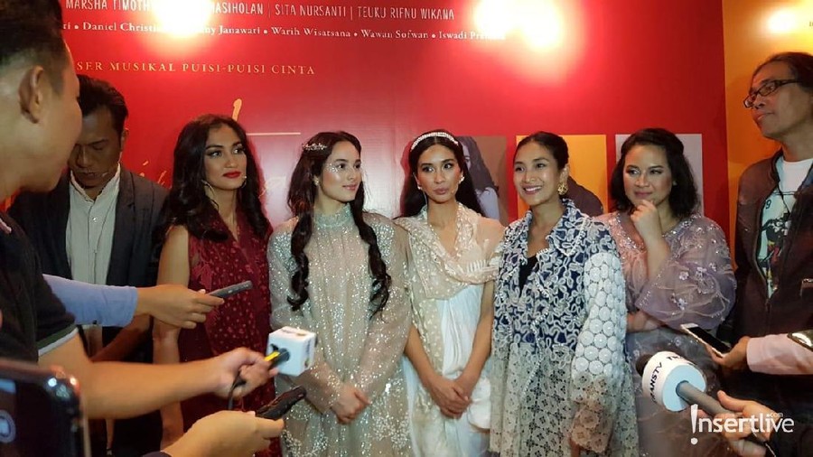 Marsha Timothy latih vokal untuk tampil di pertunjukan Cinta Tak Pernah Sederhana