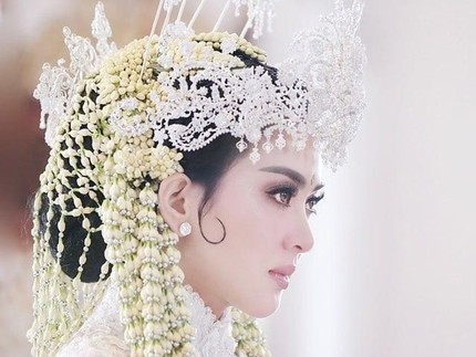 Memahami Makna Sakralnya Pernikahan di Balik Sunda Siger Syahrini