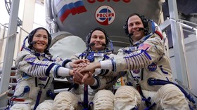 Bawa Tiga Astronaut, Roket Soyuz Mendarat dengan Mulus di ISS