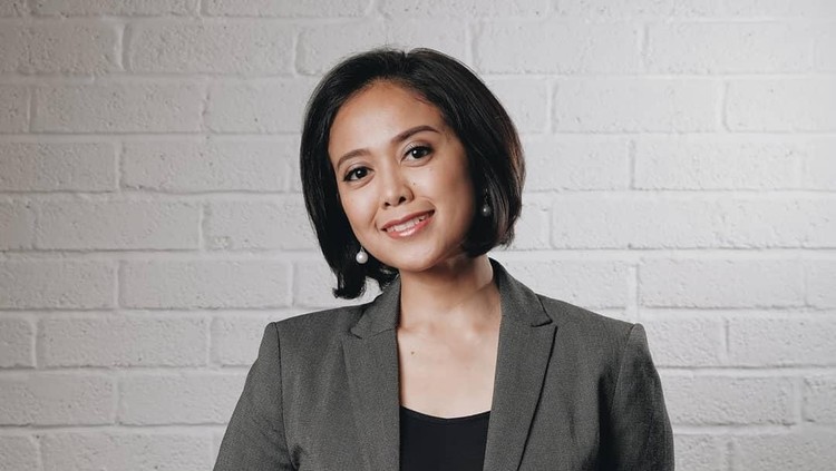Bunda, mari kenalan dengan Putri Ayuningtyas, sosok ibu satu anak yang didapuk menjadi salah satu moderator di debat cawapres 2019.