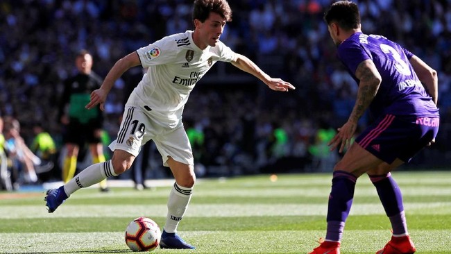 Bek kanan Real Madrid Alvaro Odriozola diklaim akan gabung Juventus jelang penutupan bursa transfer pemain musim 2019/2020.