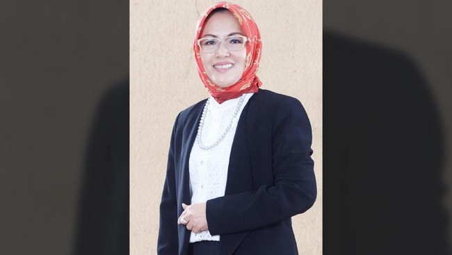 Unhas menegaskan proses pengangkatan Prof Dwi sebagai komisaris di perusahaan swasta tentunya telah melalui tahapan: MWA, Mendikbud, hingga Menpan RB.