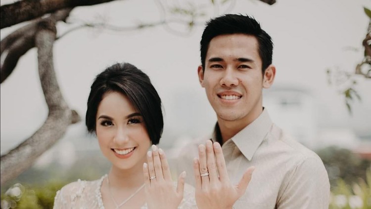 Bek Persija Jakarta, Ryuji Utomo baru saja melangsungkan pernikahannya dengan Shabrina Ayu Rosandhy. Selamat!