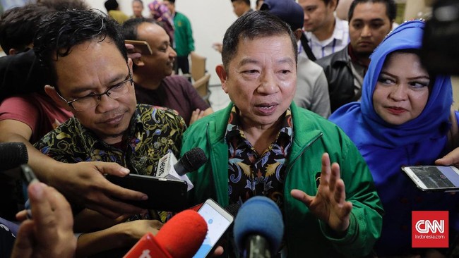 Plt Ketum PPP Suharso mengatakan dari hasil pertemuannya dengan Humphrey telah disepakati untuk bicara dalam sekat-sekat, kecuali sebagai sesama kader PPP.