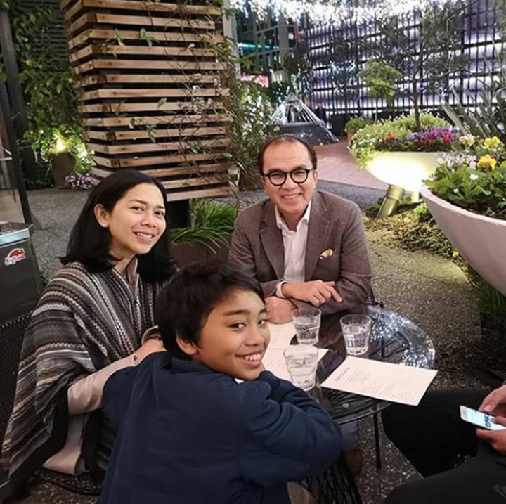 <p>Adjani, putra sulungnya bersekolah di Auckland, sedangkan Tantowi dan keluarga tinggal di Wellington. (Foto: Instagram @tantowiyahyaofficial)</p>