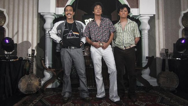Warkop DKI Reborn akan kembali tayang dengan cerita baru. Bukan cuma ceritanya yang baru tapi juga pemerannya pun baru. 