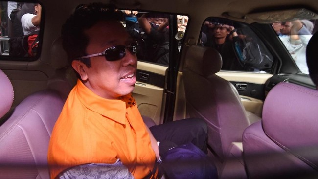 Ketua Umum PPP Romahurmuziy sempat berupaya melarikan diri saat tim Komisi Pemberantasan Korupsi (KPK) hendak menangkapnya.