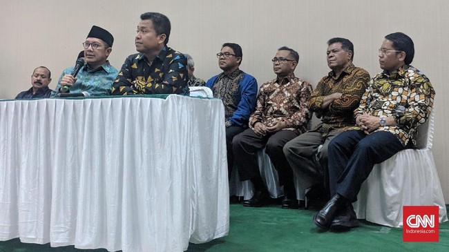 Menteri Agama Lukman Hakim Saifuddin menegaskan pihaknya akan memecat pegawai di lingkungan kementeriannya yang terkait kasus suap jual beli jabatan.