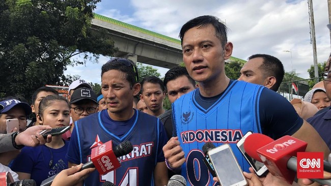 Cawapres Sandiaga Uno menghabiskan waktu berolahraga lari dan basket bersama Agus Harimurti Yudhoyono (AHY) jelang debat nanti malam.