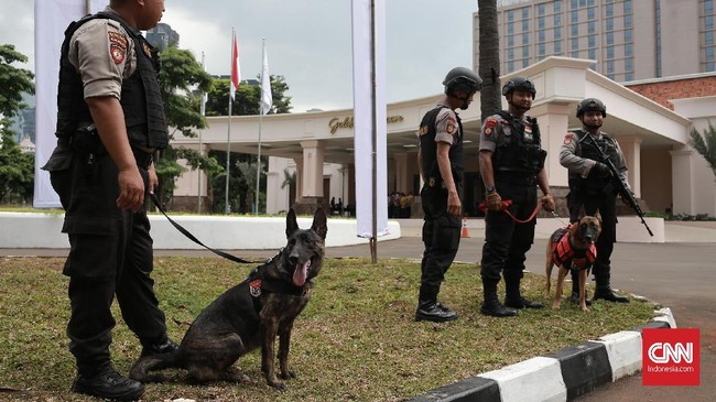Polda Metro Jaya menerapkan pengamanan berdasarkan zona dalam kampanye terbuka Prabowo Subianto di Stadion Gelora Utama Bung Karno, Minggu (7/4).