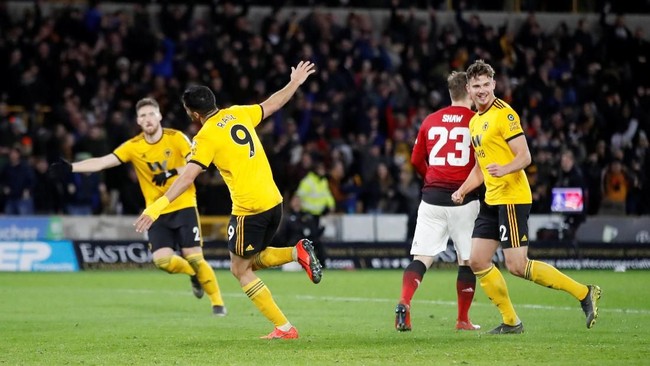 Manchester United disingkirkan Wolverhampton Wanderers dari perempat final Piala FA dengan skor 1-2 di Stadion Molineux, Sabtu (16/3).