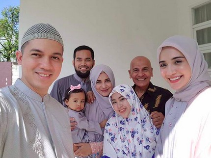 Curhat Mark Sungkar saat Melepas Dua Anak Perempuannya Menikah