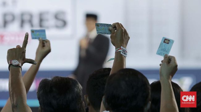 Ma'ruf Respons Sandi: KTP Belum Bisa Jawab Semua Masalah Ma'ruf Amin menilai banyak masalah dalam masyarakat yang tak bisa selesai dengan hanya KTP. Menurutnya butuh kartu tertentu untuk tiap persoalan.