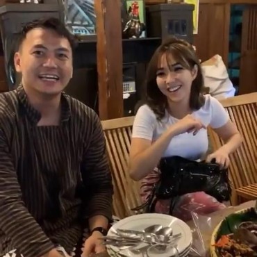 Tampil Bareng, Wijaya Saputra Malu-malu dan Gisel Tersenyum