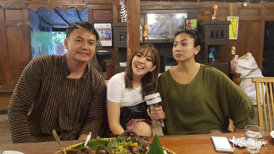Foto Satu Frame, Akhirnya Gisel dan Wijin Ngaku Jadian? Wijin dan Gisel sudah semakin tidak canggung lagi menunjukkan kedekatan.