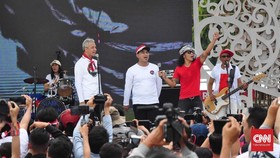 Ganjar Pamer Foto Makan dengan Slank, Tak Ada Gitaris Abdee