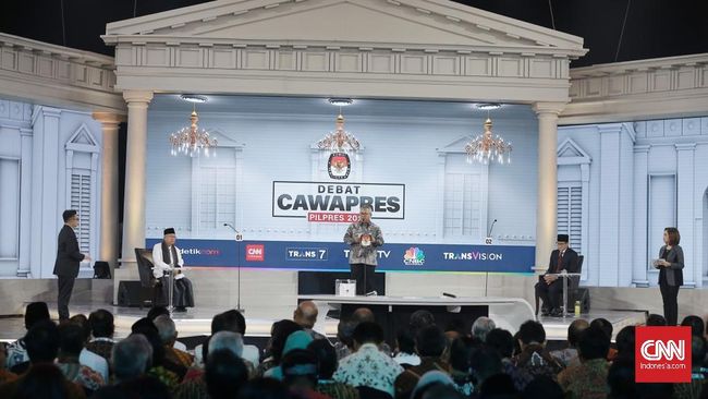 Ma'ruf Amin 'Ceramahi' Sandiaga Soal Tenaga Kerja Asing Calon Wakil Presiden Ma'ruf Amin 'sikat' tuduhan Sandiaga Uno soal banjir tenaga kerja asing di era Jokowi dengan mengatakan jumlahnya hanya 0,01 persen.