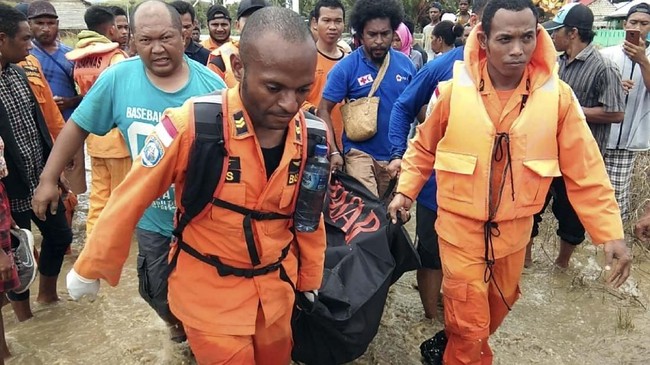 Kepolisian Papua mengumumkan 22 nama dari total 61 korban meninggal akibat banjir bandang yang melanda Sentani, Jayapura, Papua.