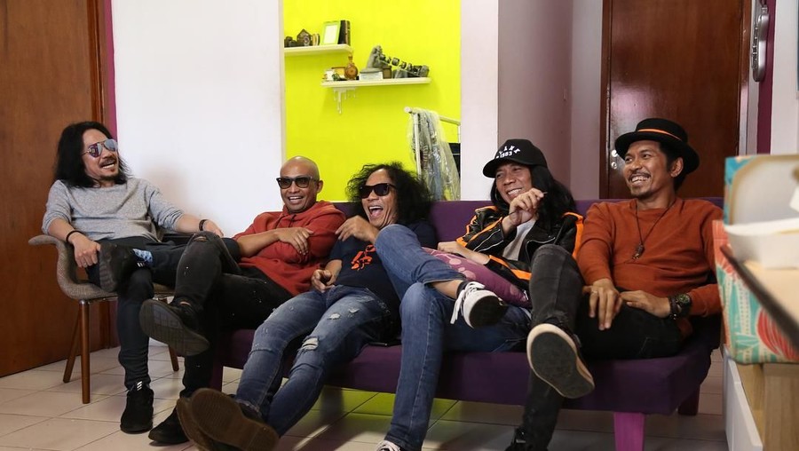 Slank kembali mendapat nyinyiran Netizen di twitter yang mengomentari twit Gus Nadir (Nadirsyah Hosen) pada Sabtu, (13/4) lalu.
