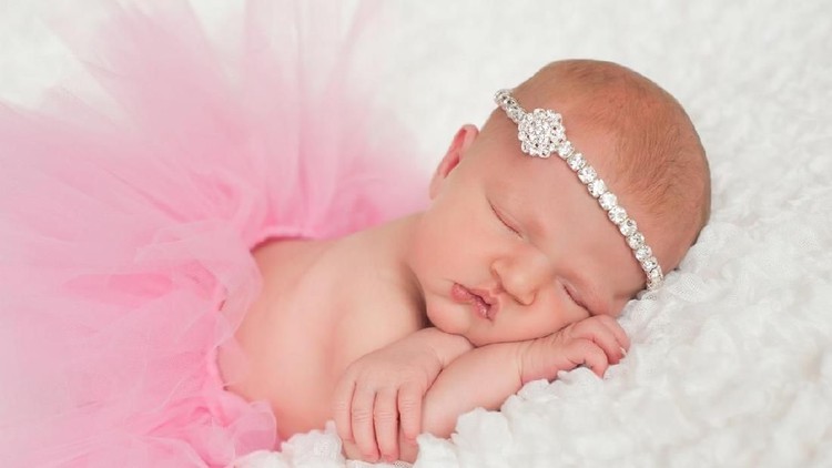 Sedang mencari nama yang cocok untuk putri kecil Bunda? Jangan khawatir, HaiBunda punya rangkuman nama-namanya nih, Bun. Cek nama bayi berikut yuk!