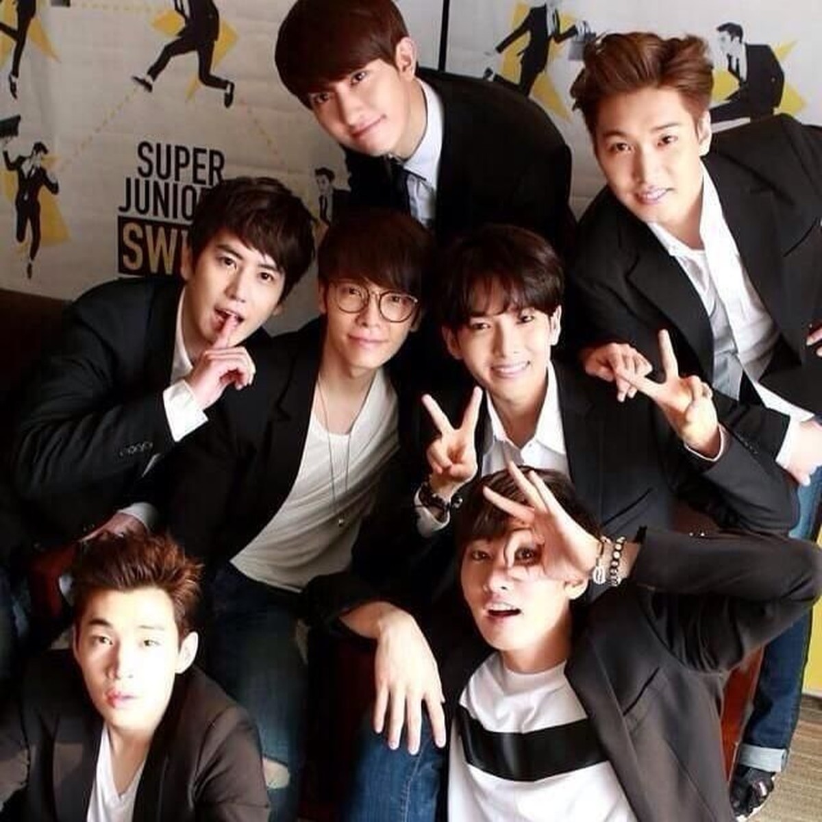 Dikenal sebagai grup legendaris&comma; terkenal&comma; punya segudang prestasi&comma; kamu yang mengaku ELF yakin tahu delapan fakta Super Junior versi Insertlive berikut ini&quest;