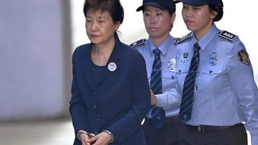 Park Geun Hye Banyak pemimpin negara yang tersangkut kasus hukum dan berakhir di penjara