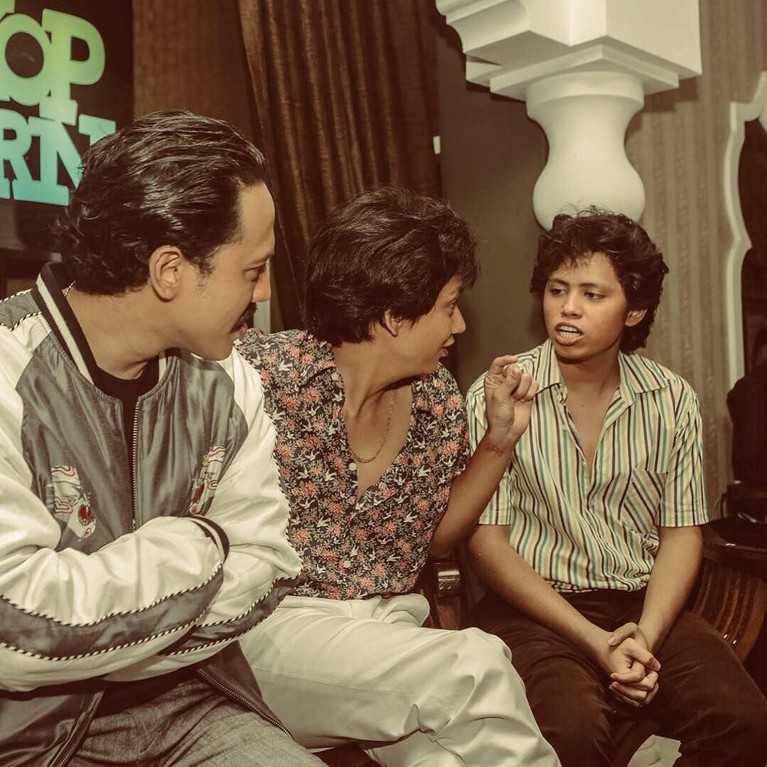 Mengintip penampilan Aliando, Adipati dan Randy demi memerankan film Warkop DKI Reborn 2. Digarap Falcon Pictures, film dijadwalkan tayang pada 2019.