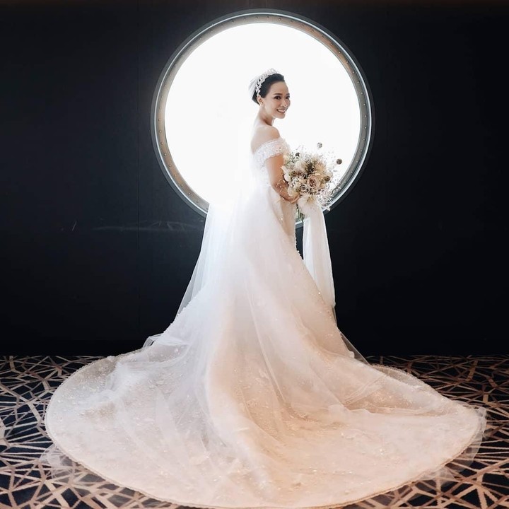 <p>Yuanita tampak cantik dengan balutan baju pengantin putih ini ya, Bun. (Foto: Instagram @yuanitachrist)</p>