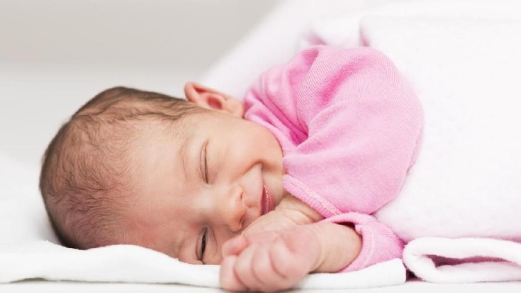 22 Nama Bayi Perempuan Bermakna Sederhana Jika menginginkan nama bayi perempuan bermakna sederhana, intip daftar nama bayi berikut ya, Bun.