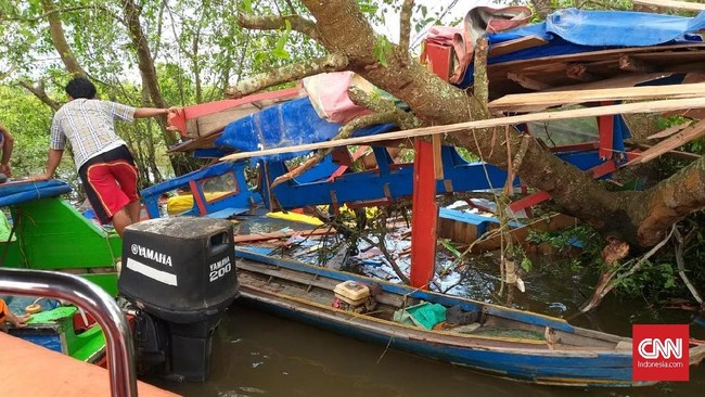 Kecelakaan speedboat di Sungai Musi diduga karena pengemudi mengantuk.