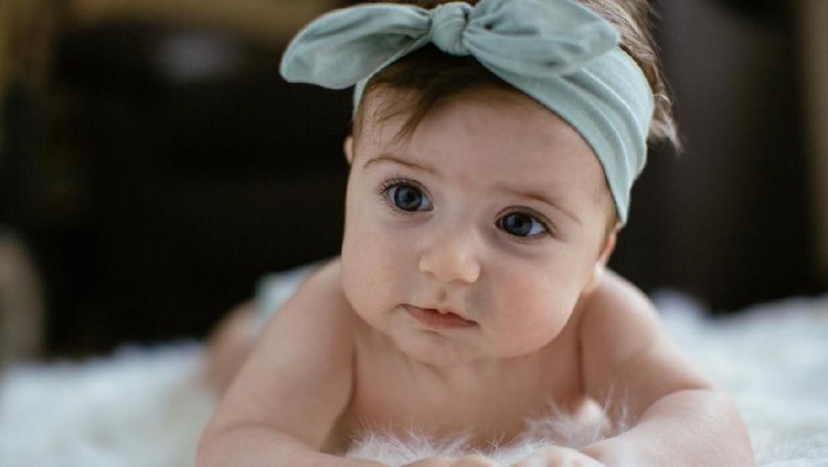 nama bayi a newborn has a healthy day's sleep. sweet dreaming. happy motherhood. copy space concept.
