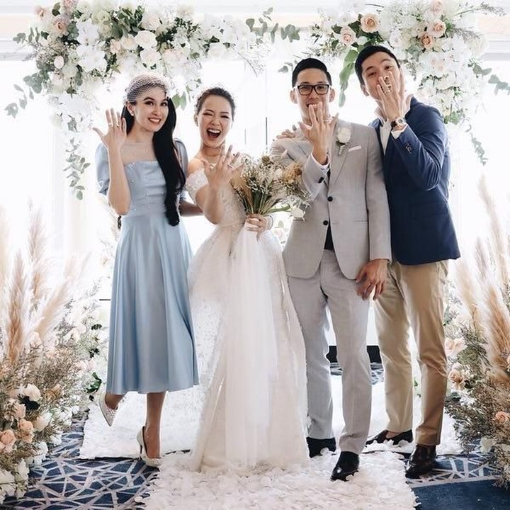 <p>Sandra Dewi, sahabat Yuanita juga hadir, dan menjadi bridesmaid. (Foto: Instagram @yuanitachrist)  </p>
