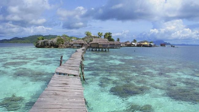 Called Canadian tourists as hell, what is going on in the Togean Islands?