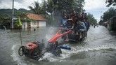 FOTO : Banjir dan Longsor di Yogyakarta Akibat curah hujan tinggi akhir pekan lalu, banjir menyelimuti sejumlah kawasan di DI Yogyakarta termasuk akibat jebolnya tanggul Sungai Serang di Kulon Progo.
