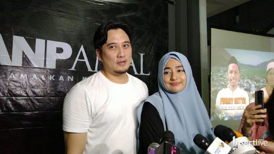 Begini Cara Tengku Firmansyah dan Cindy Fatika Mendidik Anak Tengku Firmansyah dan Cindy Fatika Sari mendidik anak dengan cara memberi contoh dan teladan yang baik.