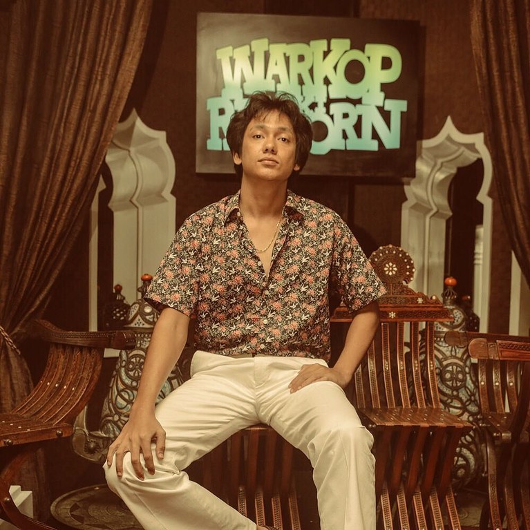 Mengintip penampilan Aliando, Adipati dan Randy demi memerankan film Warkop DKI Reborn 2. Digarap Falcon Pictures, film dijadwalkan tayang pada 2019.