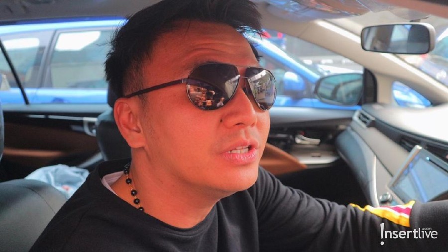 Kedekatan Wijaya Saputra dan Gisel Anastasia kini sudah tidak lagi disembunyikan, terkait hal tersebut, Wijin mengaku bahwa mereka sama-sama berstatus single.